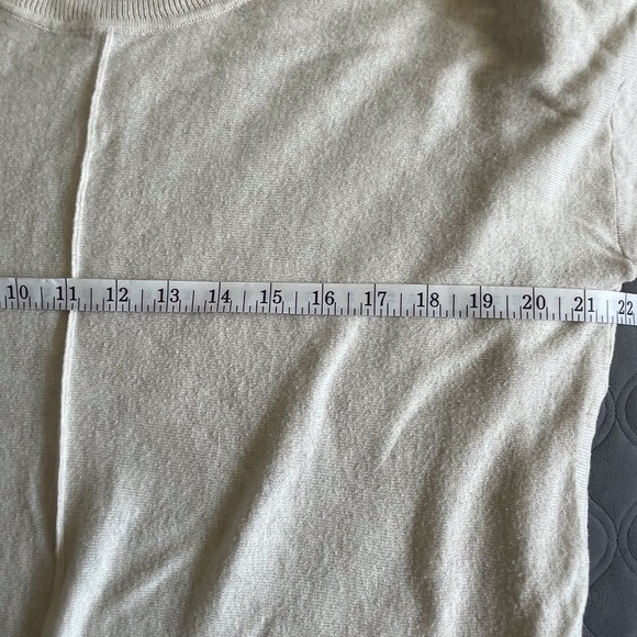 Gap Lightweight Sweater, Size Medium - Picture 8 of 9